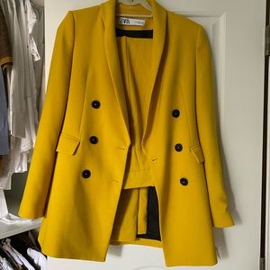 Zara suit in yellow XS worn once